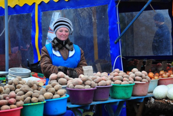 Какие продукты не спешат дорожать из-за курса доллара