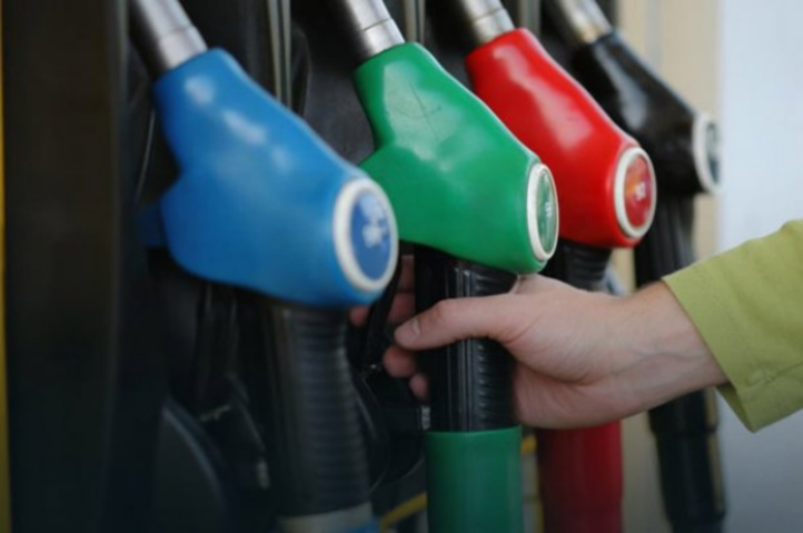 Бензин: кому за 25?