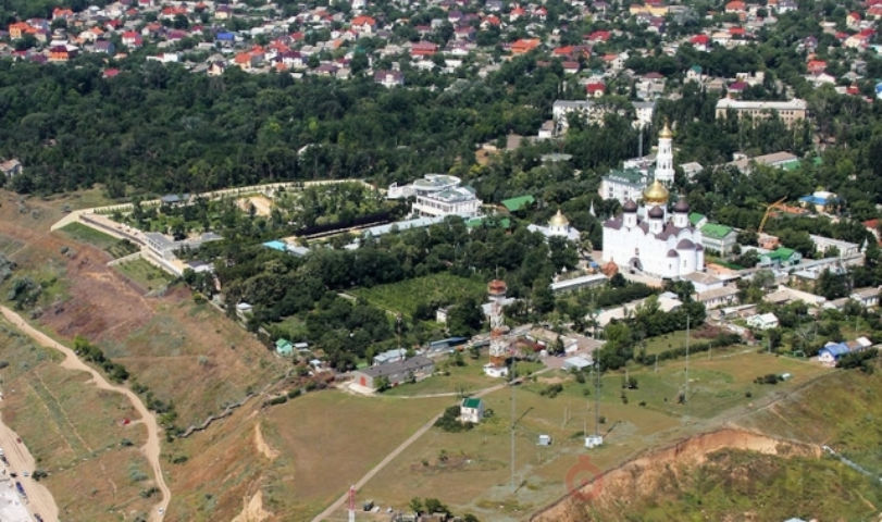 Земельные манипуляции: Урбанский хочет изменить адрес полутора гектар земли у моря. Фото