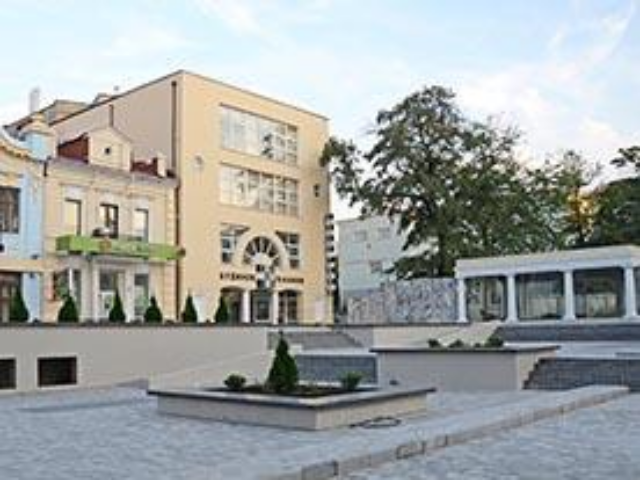 Суд арестовал паркинг на Греческой. фото