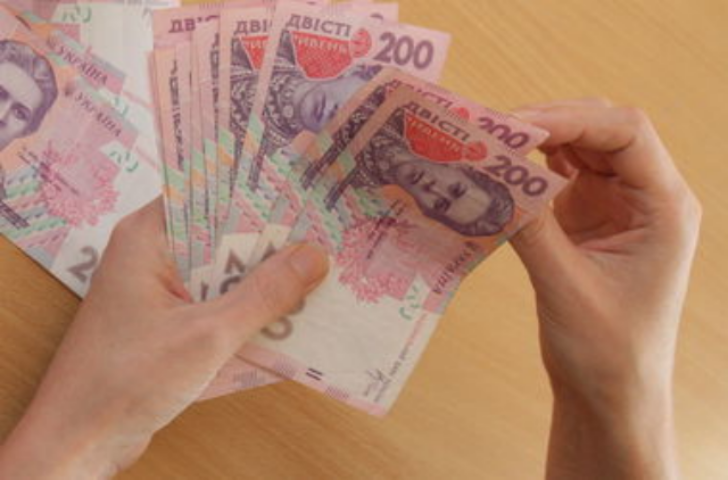 Украинцы стали зарабатывать больше, а купить могут все меньше 