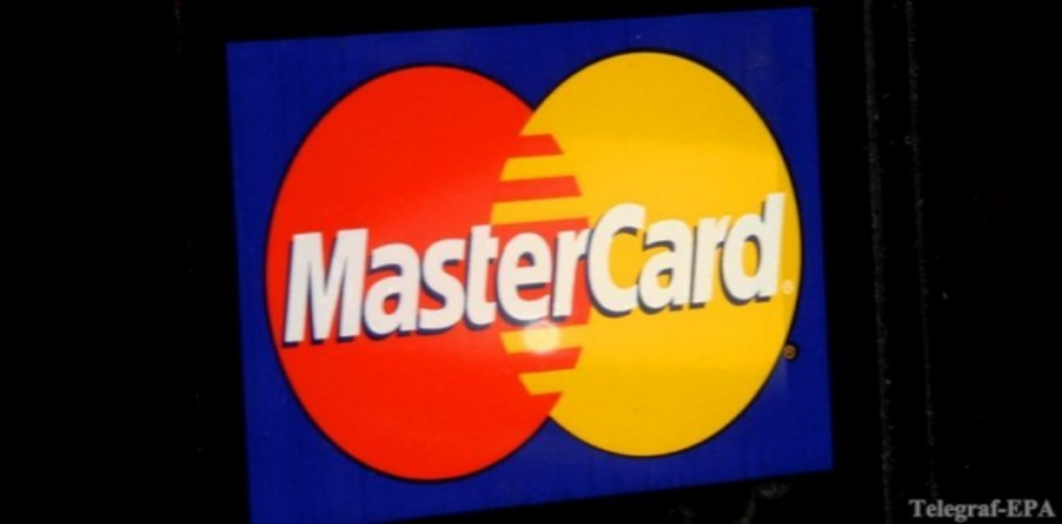 Где украинцы расплачиваются картами?