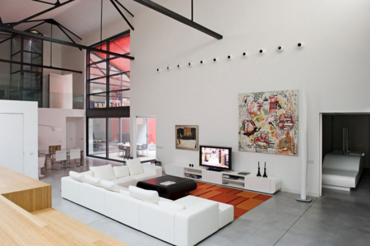 Лофт в помещении промышленного гаража