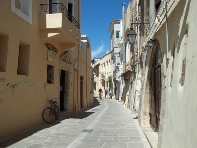 Спад цен на недвижимость в Греции замедлился