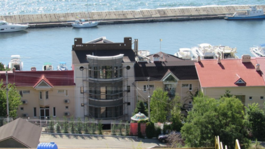 Одесский судья приватизирует часть побережья