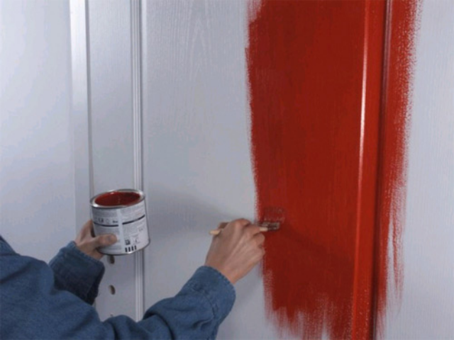 Как красить двери