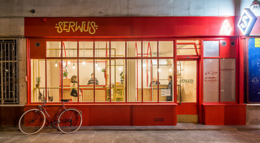 Интерьер сэндвич-бара Serwus в Польше