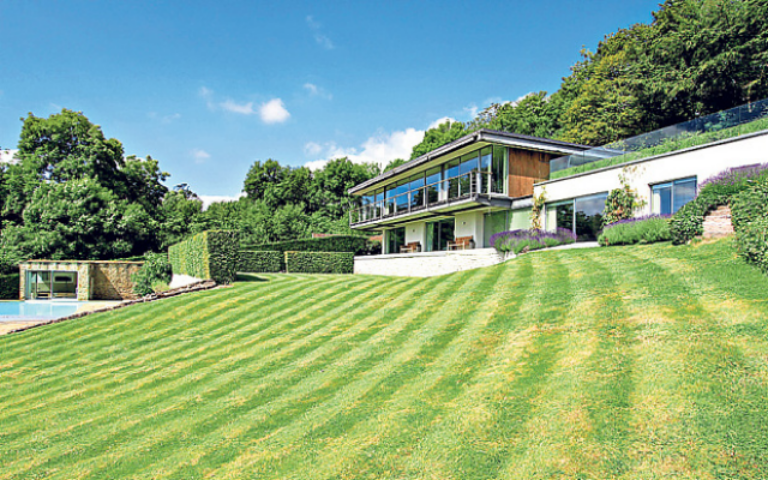 Британский музыкальный магнат продает свой футуристический дом за €5,27 млн 