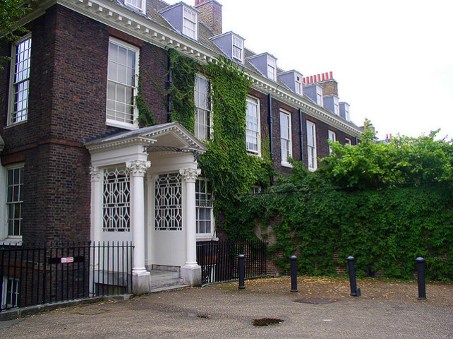 Растущий франк подстегнул инвестиции в лондонскую недвижимость