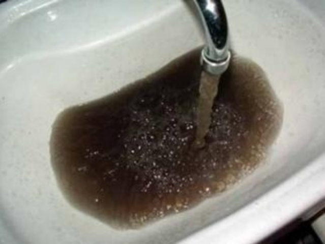 Бортничам пообещали вернуть нормальную воду к концу недели