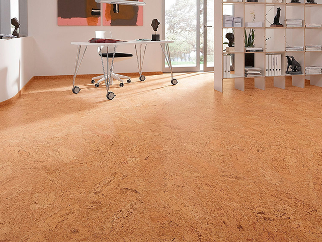 Пробковый пол – тепло, мягко, уютно