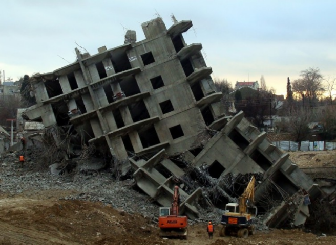 Взорванный в Севастополе высотный дом пообещали разобрать до конца года