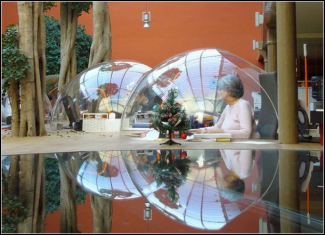 Стеклянные купола для каждого сотрудника. Офисный центр компаний Pons и Huot