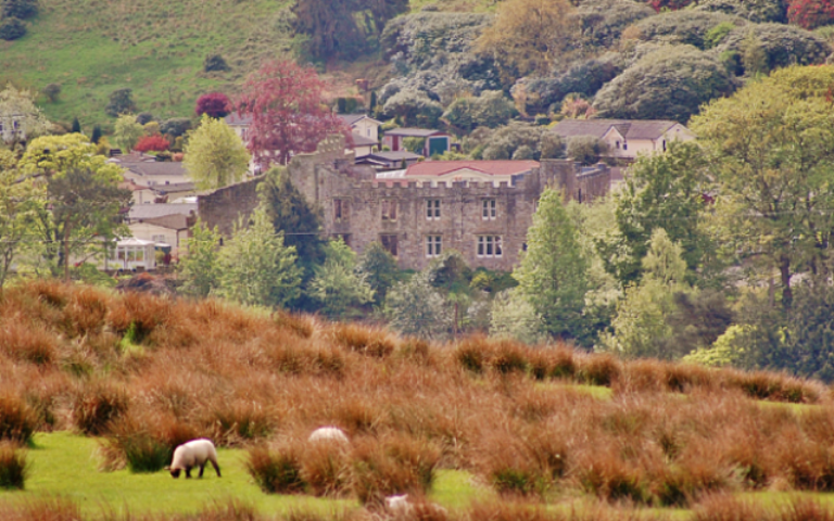 В Британии продается замок стоимостью ниже дома в Лондоне. Фото