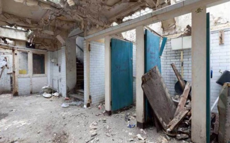 Поразительное превращение общественного туалета в симпатичное жилье