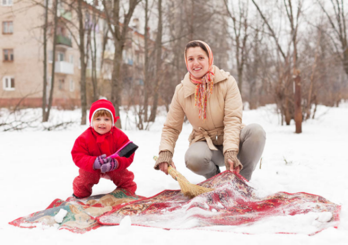 Как почистить ковер от пятен и устранить неприятный запах