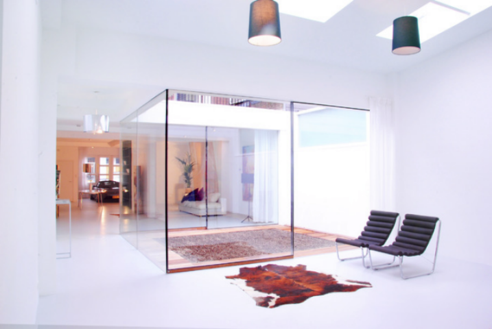 Белый интерьер и любимый автомобиль