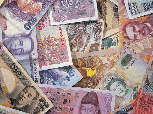 Уже третья биржа будет торговать валютными фьючерсами