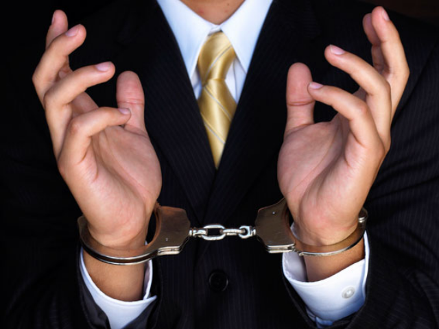 Из-под стражи сбежал подозреваемый в торговле "липовыми" магазинами на Крещатике