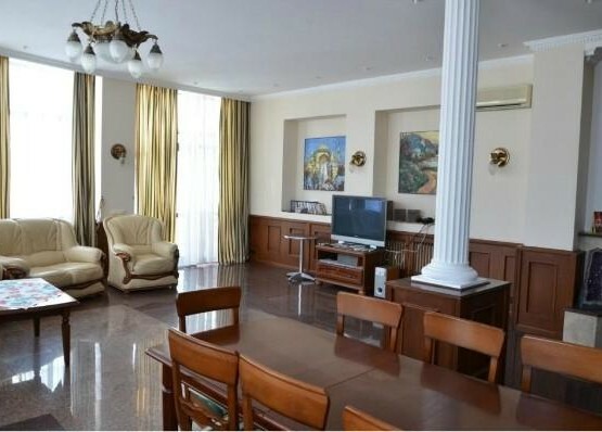 Дом посуточно 900 м², Сагайдачного (Ленина) ул., 15