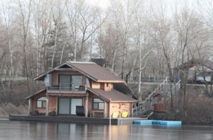 Кличко привезет новорожденную дочь в дом на Днепре 