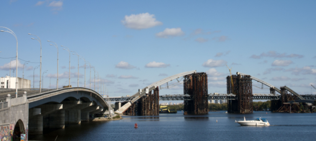 Общежитие мешает строительству моста на Троещину