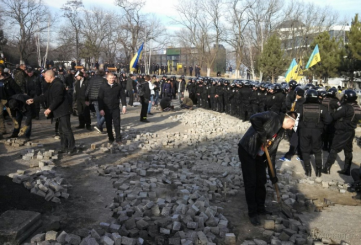 Труханов назвал разгром парковки на Ланжероне варварством
