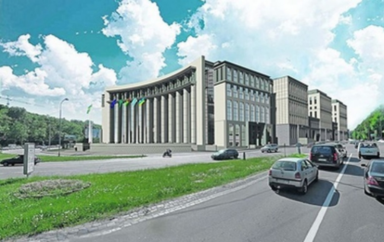 У Дворца правосудия решили забрать землю