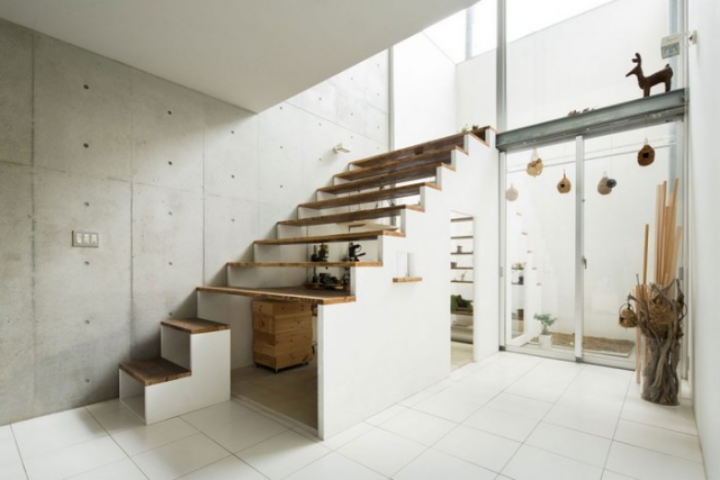 Японские хитрости: мастерская под лестницей