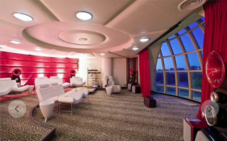 Детали интерьера домашнего кинотеатра 