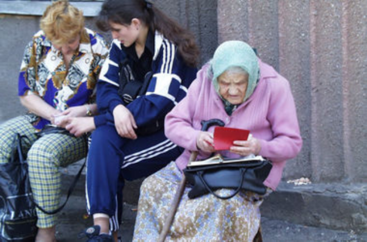 Снижать пенсионный возраст в условиях кризиса опасно 