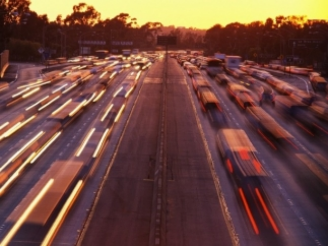 Спрос на легковые авто сократился вдвое