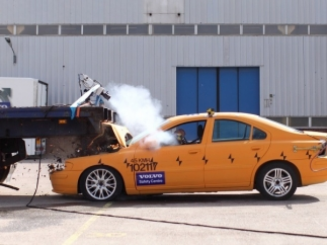 Как автолюбителям обеспечить безопасность машины 