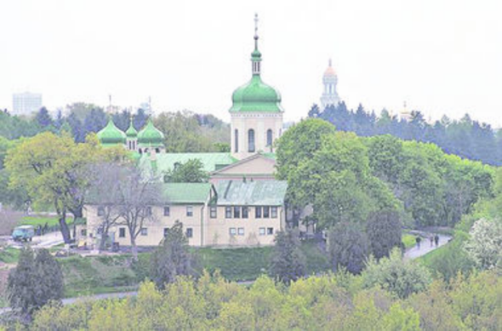 Улица Фрунзе в Киеве: останки мамонтов, лучшие сорта пива и древнейшая Кирилловская церковь