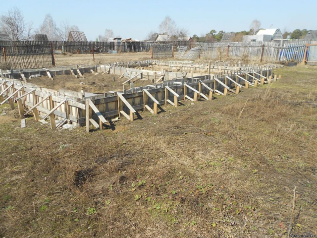 Самовольным застройщикам в Крыму предложили выкупать землю или сносить строения