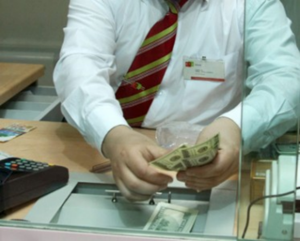 Вкладчики перестали верить госбанкам