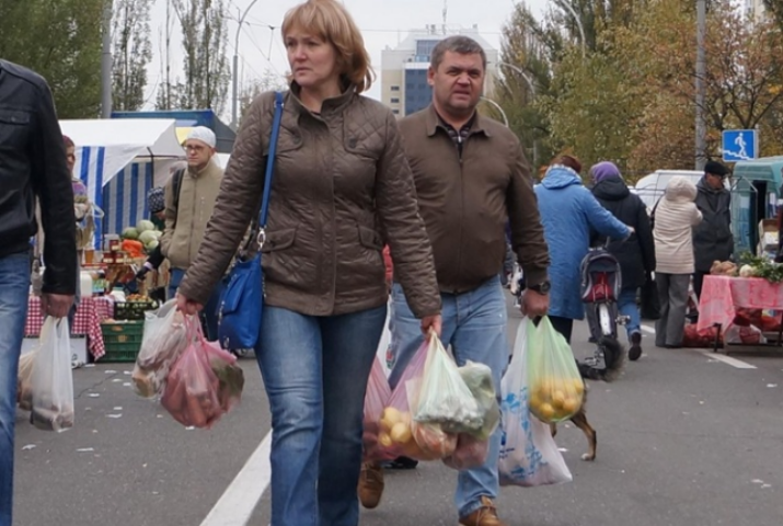 Еда, одежда, отдых: украинцы выбрали, на чем экономить 