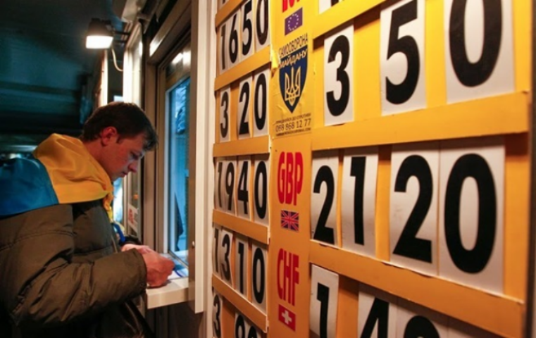 Нестабильная гривна: в чем лучше хранить сбережения 