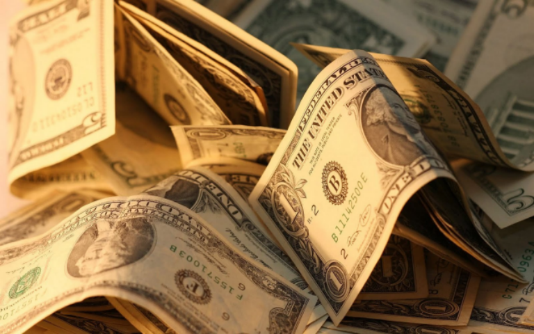 Какие банки потеряли больше всего вкладов