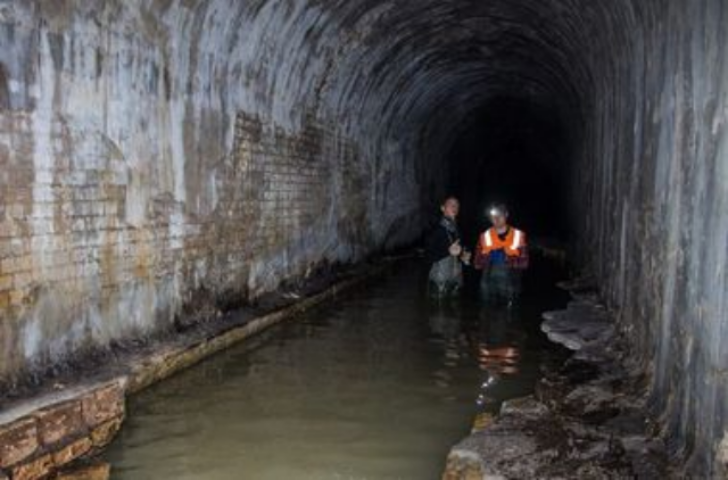 В центре Киева может провалиться дорога