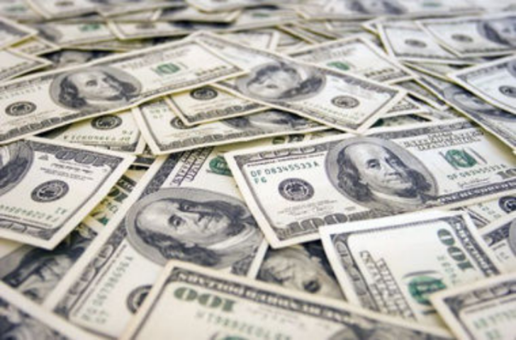 Банкиры призвали украинцев нести деньги в банки