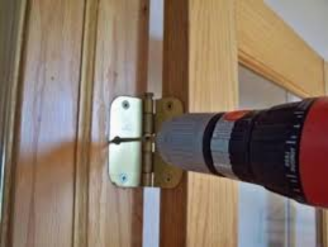 Устанавливаем межкомнатную дверь