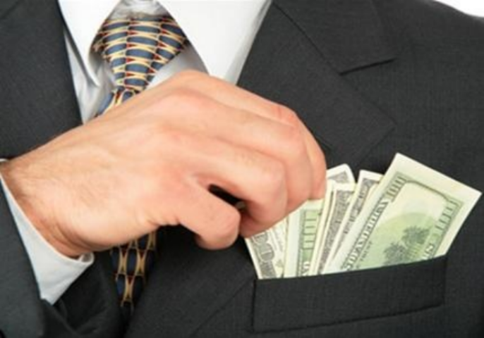 Зарплата мэра – десять тысяч, губернатора Луганской области – четыре