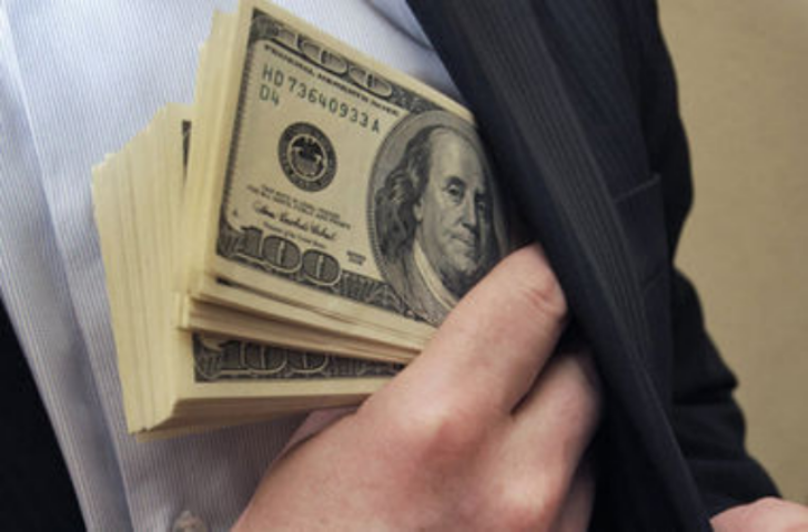 Что происходит с курсом доллара на "черном рынке"