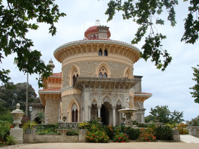 Иностранцы участвуют в каждой четвертой сделке с домами в Португалии 