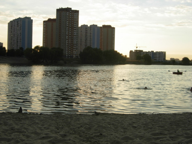 Киевлянам вернули участок возле озера Солнечное