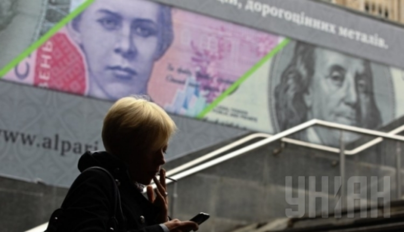 Нацбанк для поддержки гривни продаст очередные $300 млн