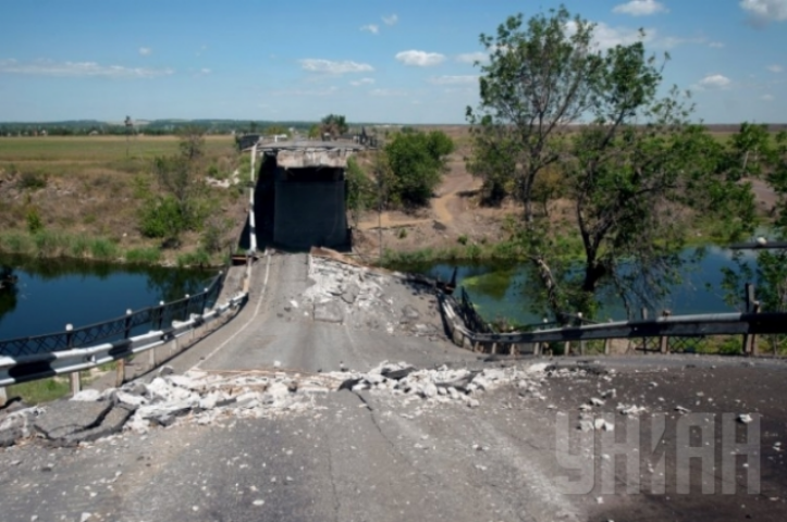 На ремонт разбомбленных дорог на Донбассе необходимо более 2 млрд гривень