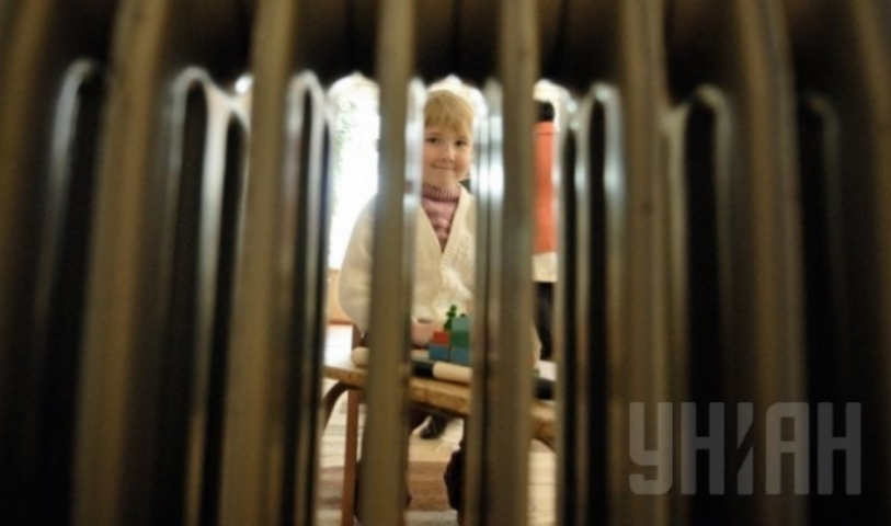 Яценюк заявил, что Украина зимой не замерзнет: "У нас хватает ресурсов, чтобы включить батареи"