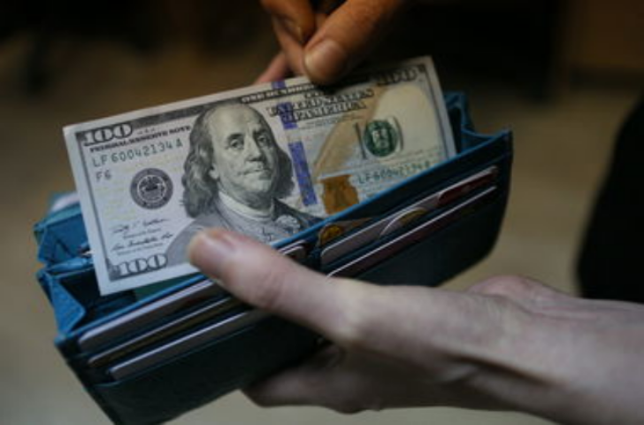 К концу года курс доллара официально подскочит до 13,7 грн 